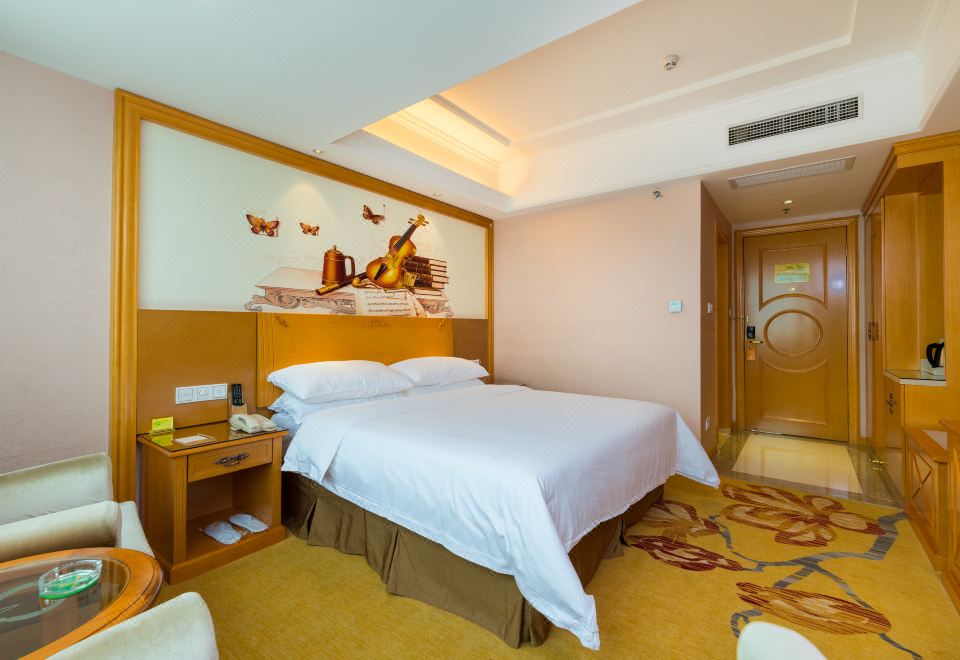 高級大床房（行政辦公桌+深度睡眠床墊+園景風光）