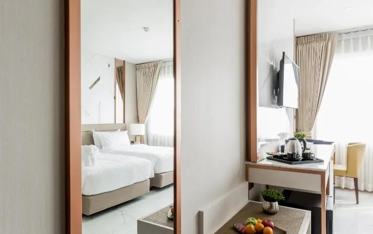 Grand Deluxe Queen Room