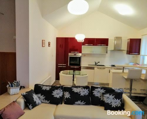 带露台的双卧室海景公寓