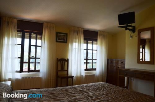 带山景的双人间