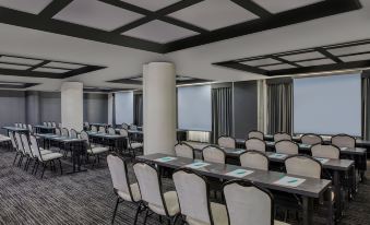 a conference room with rows of chairs arranged in a semicircle , and a podium in the center at Le Meridien Mexico City