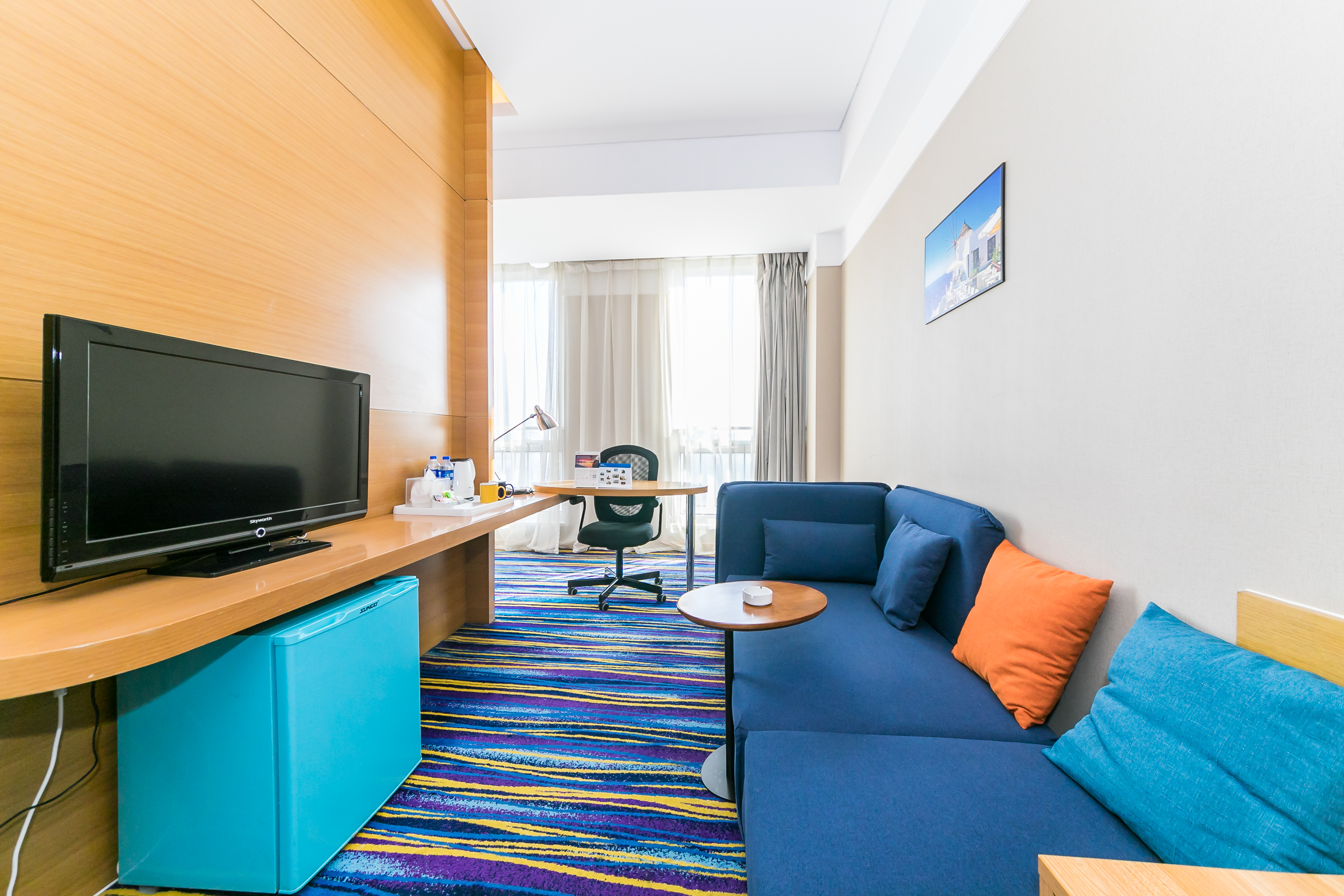 套房特大床额外起居区