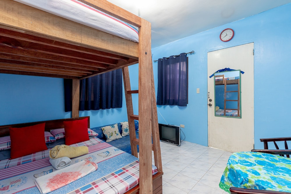 REDDOORZ HOSTEL @ MONALIZA SURF RESORT - Prices & Guest house Reviews (San  Juan, Philippines)