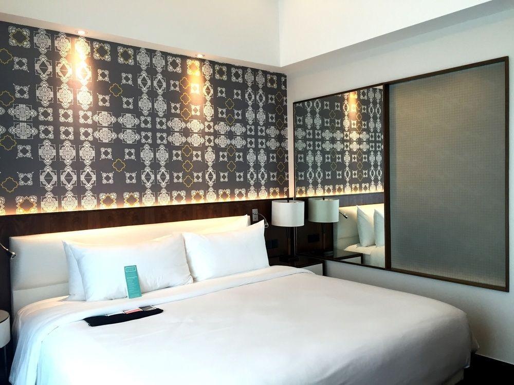 大型客房，一張特大床