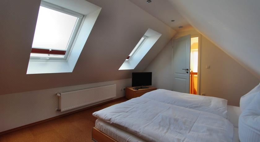 带阳台的两卧室公寓