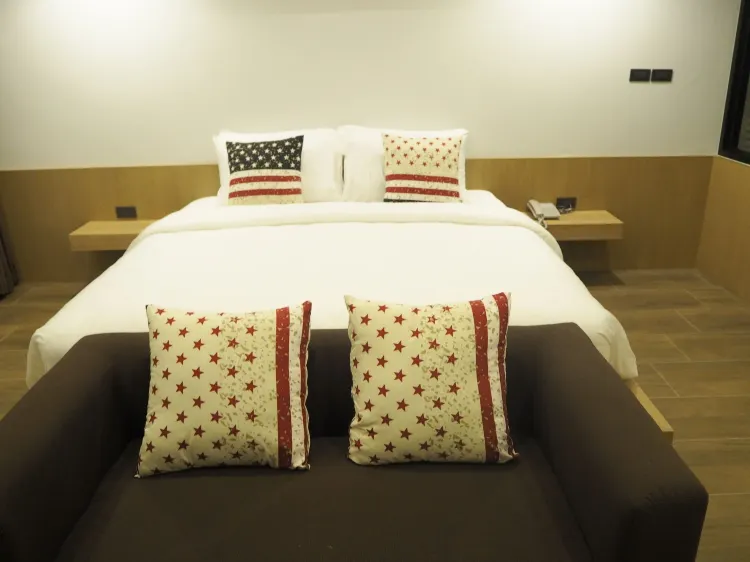 ห้องดีลักซ์ พร้อมทางลงสระว่ายน้ำ