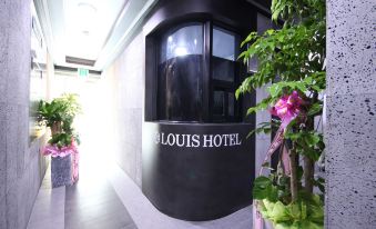 Louis Hotel