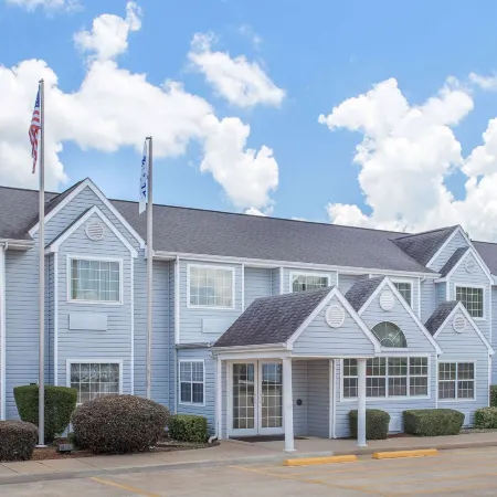 Microtel Inn & Suites by Wyndham Broken Bow Отели в г. Брокен Боу