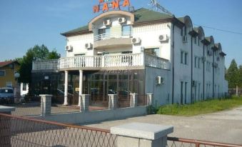 Nana Motel