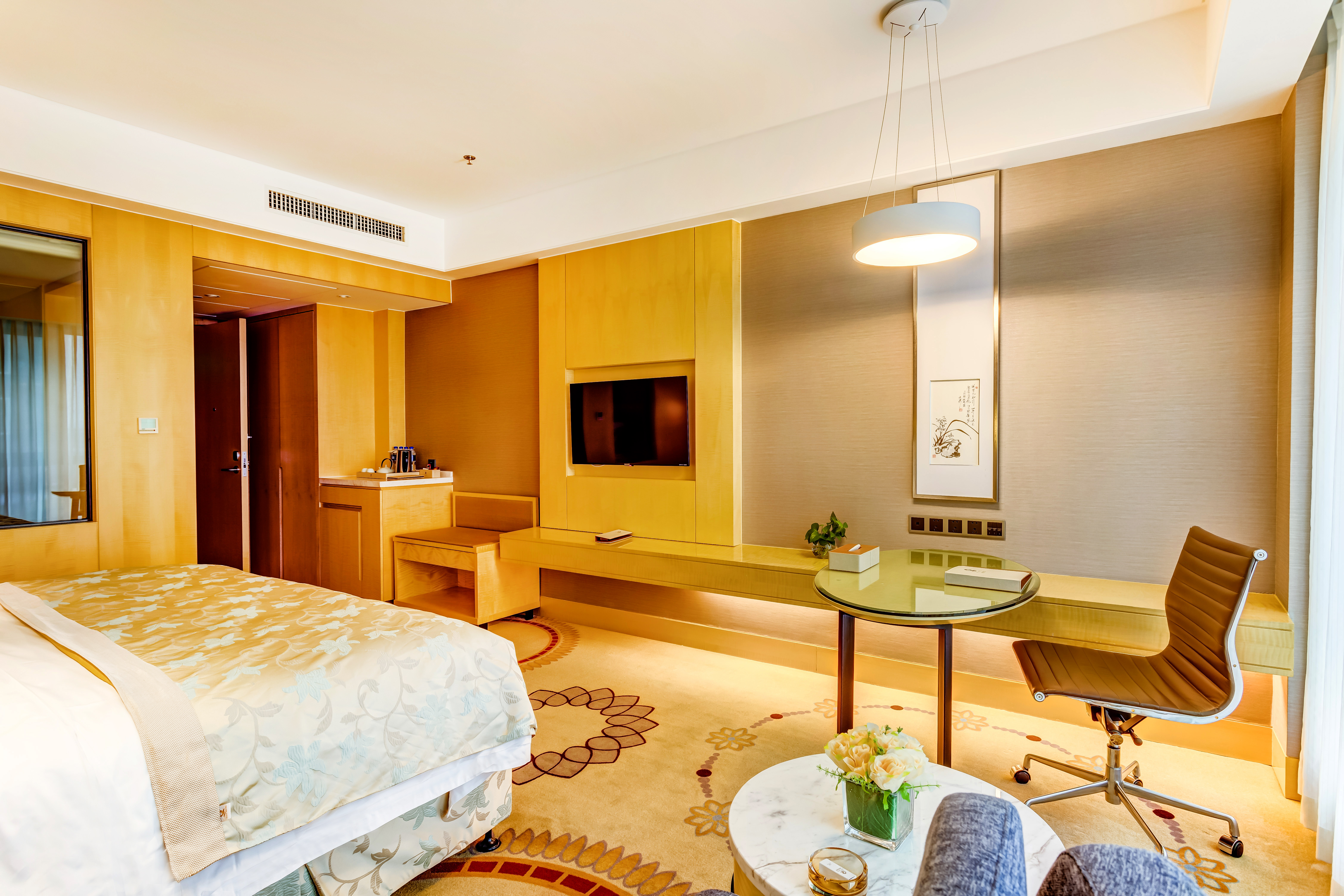 舒雅·城景大床房（休闲沙发+办公桌）