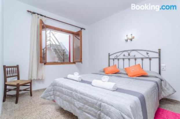 Can Pons Three-Bedroom Apartment