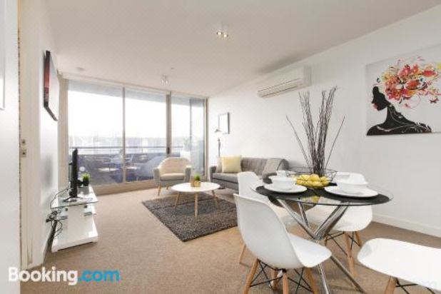 Complete Host Monarc Apartments Apartment