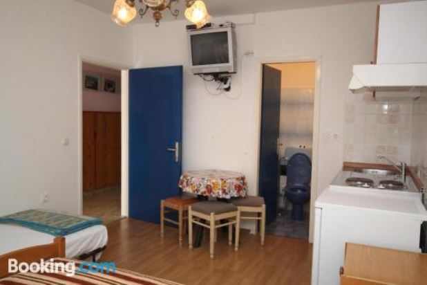 带露台一室公寓