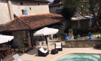 Hostellerie les Griffons - Housity