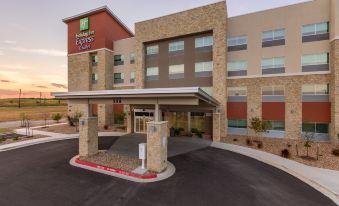 Holiday Inn Express & Suites San Marcos South