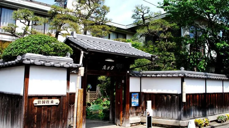 料亭・旅館 半月庵 外観