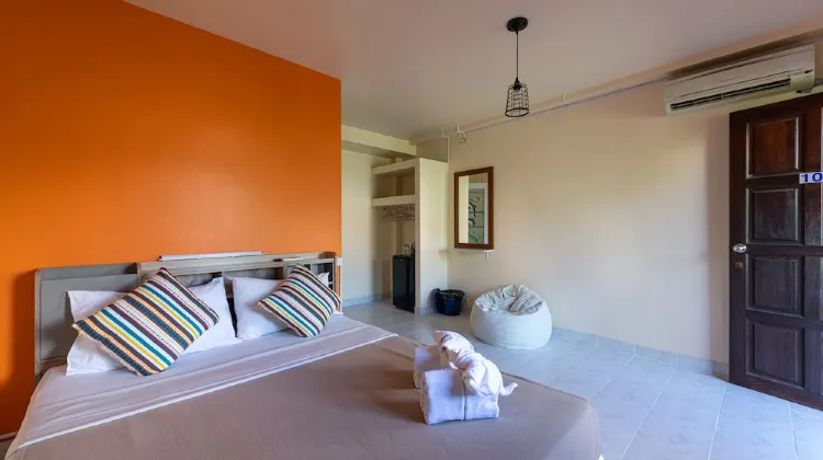 MyPatong Social Hostel 外観