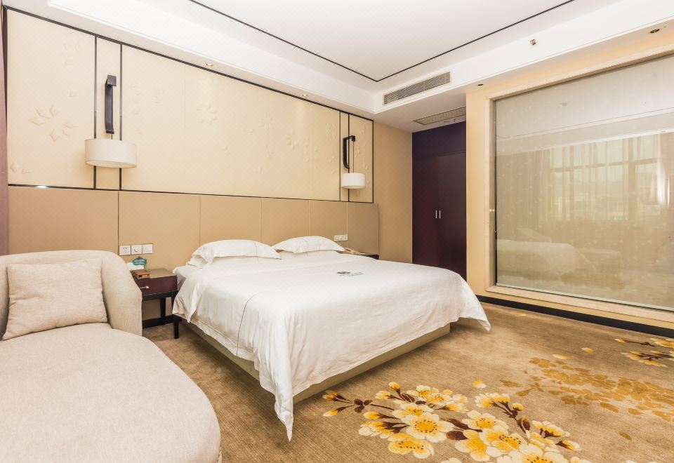 Benevolence HotelExecutive Leisure Premier Suite (King Bed) (Cards, Sofa)