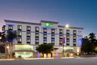 Holiday Inn Express & Suites HOLLYWOOD WALK OF FAME by IHG Hotel di 