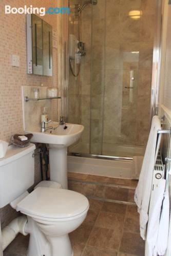 双人特大号床间