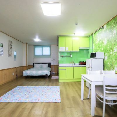 Green (1 Room + 1 Bathroom)