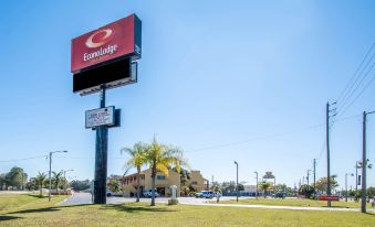 Econo Lodge Inn & Suites Maingate Central