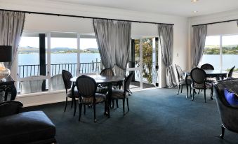 Black Swan Lakeside Boutique Hotel