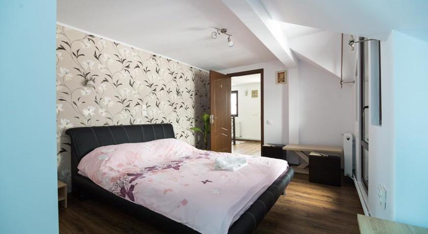 带山景的双人间