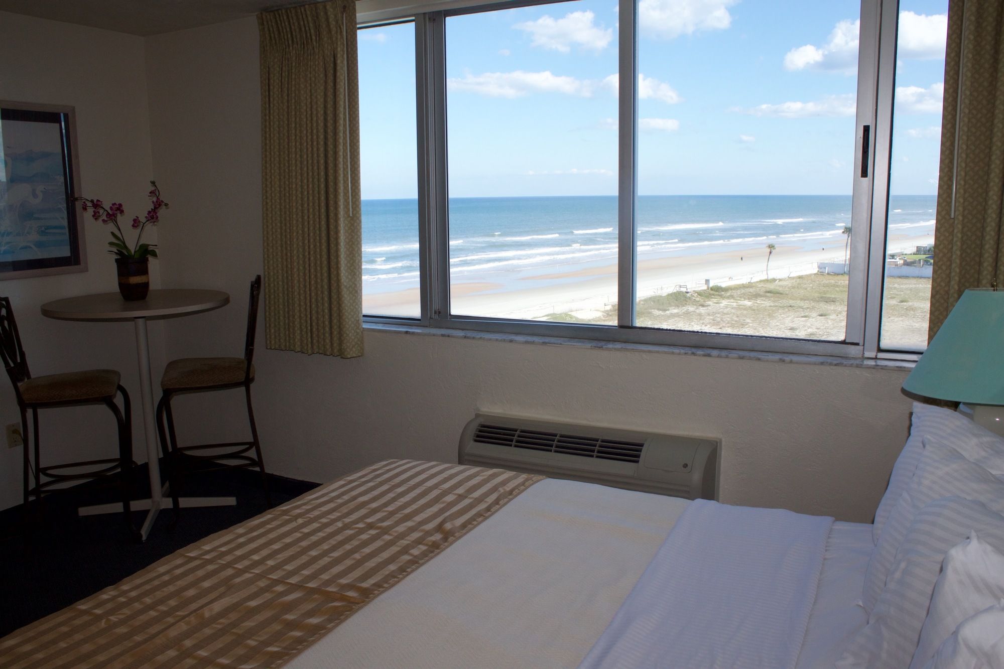 Halifax (1 bedroom suite)