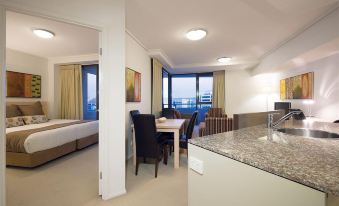 Oaks Brisbane Aurora Suites