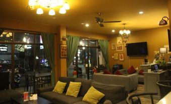 Ol'Masta Hotel & Lounge