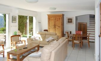 House with 4 Bedrooms in Roquevaire, with Private Pool, Furnished Gard