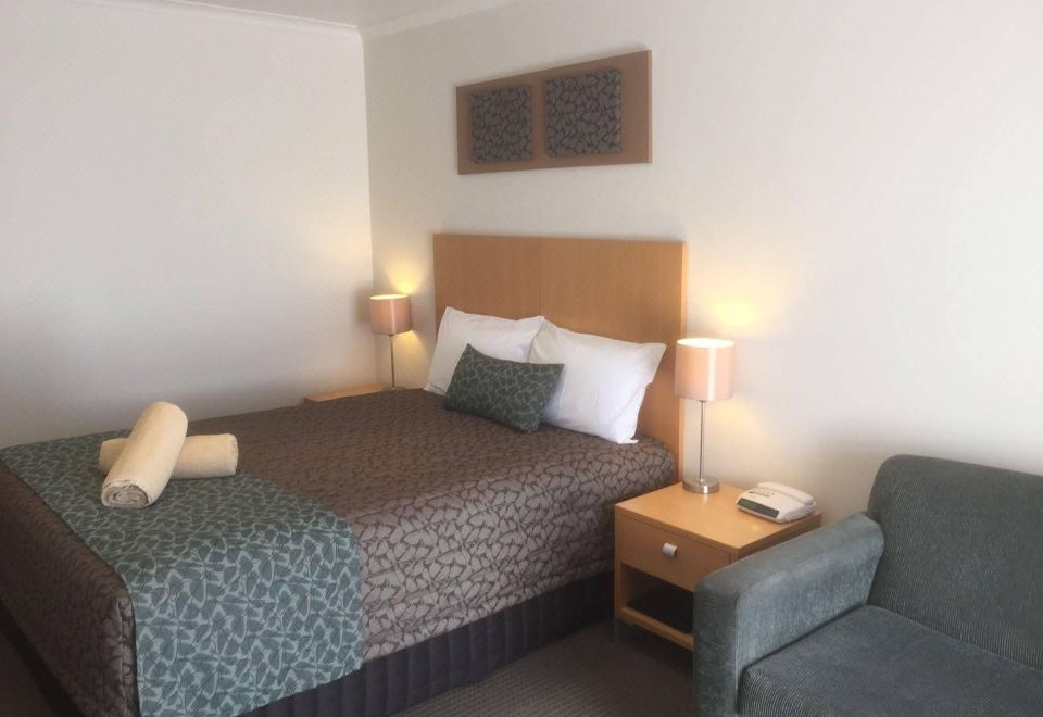 行政客房， 1 张大床， 无烟房， 简易厨房