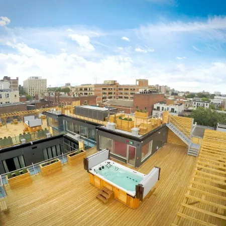 M Montreal Hostel