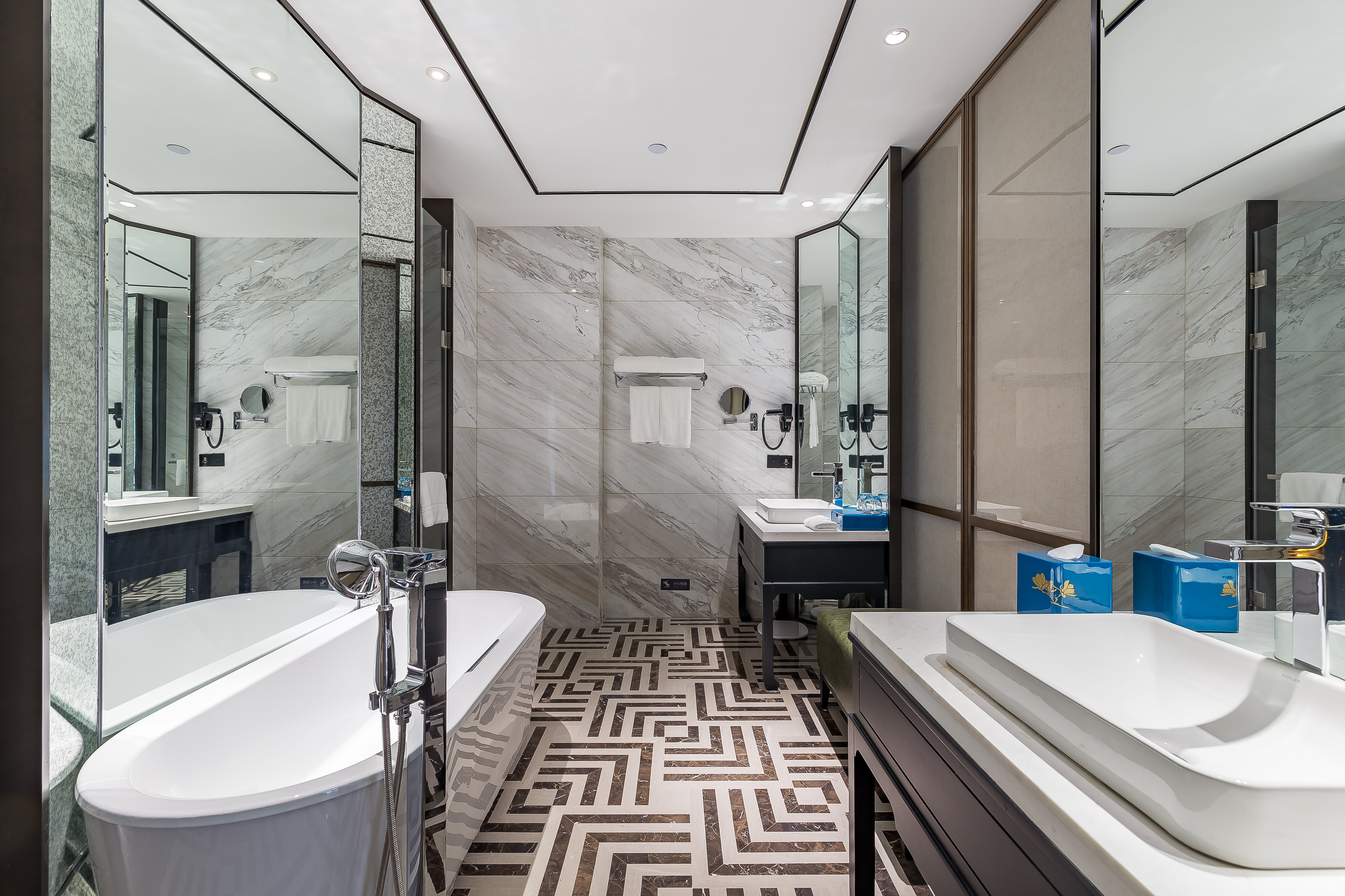 港府洲际商务大床房