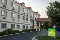 戴維斯拉昆塔温德姆套房酒店