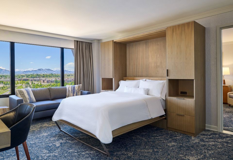 The Westin WestminsterDeluxe Queen Murphy Room with Parlor