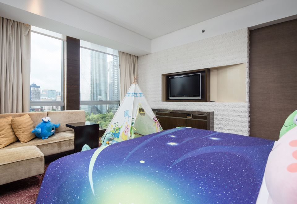Grand Hyatt GuangzhouGreen Frog Theme Family Suite