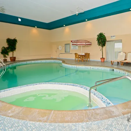 Americas Best Value Inn and Suites St. Cloud