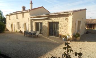 House with 4 Bedrooms in Taizé-Maulais , with Enclosed Garden and Wifi - 80 km from the Beach