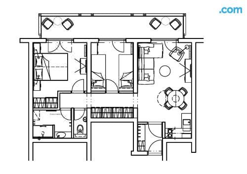 带阳台的两卧室公寓