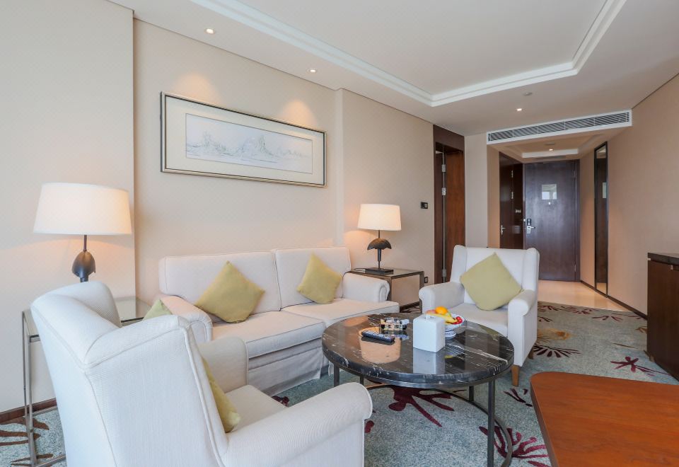Deluxe Lake View Suite (One Bedroom And Spacious Living Room)