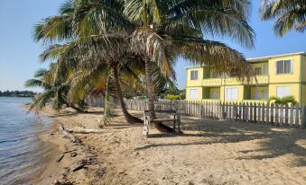 Pal's on the Beach - Dangriga, Belize