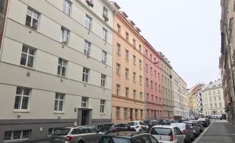 Stylish Attic in Prague - 10 Min to City Center