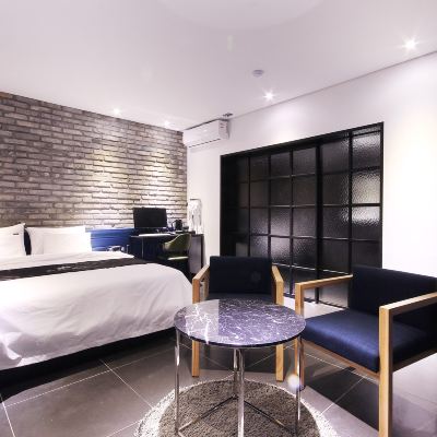 Super Deluxe B (high-end massage chair + 2-person spa, Netflix available / own account required + high-end bedding replacement) 라루체호텔 쿠폰