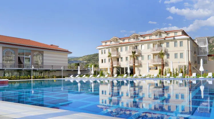 ADEMPİRA Termal&Spahotel 外観