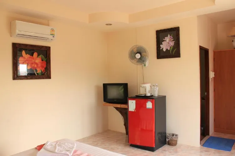 ห้องดีลักซ์เตียงใหญ่พร้อมวิวสวนหย่อม