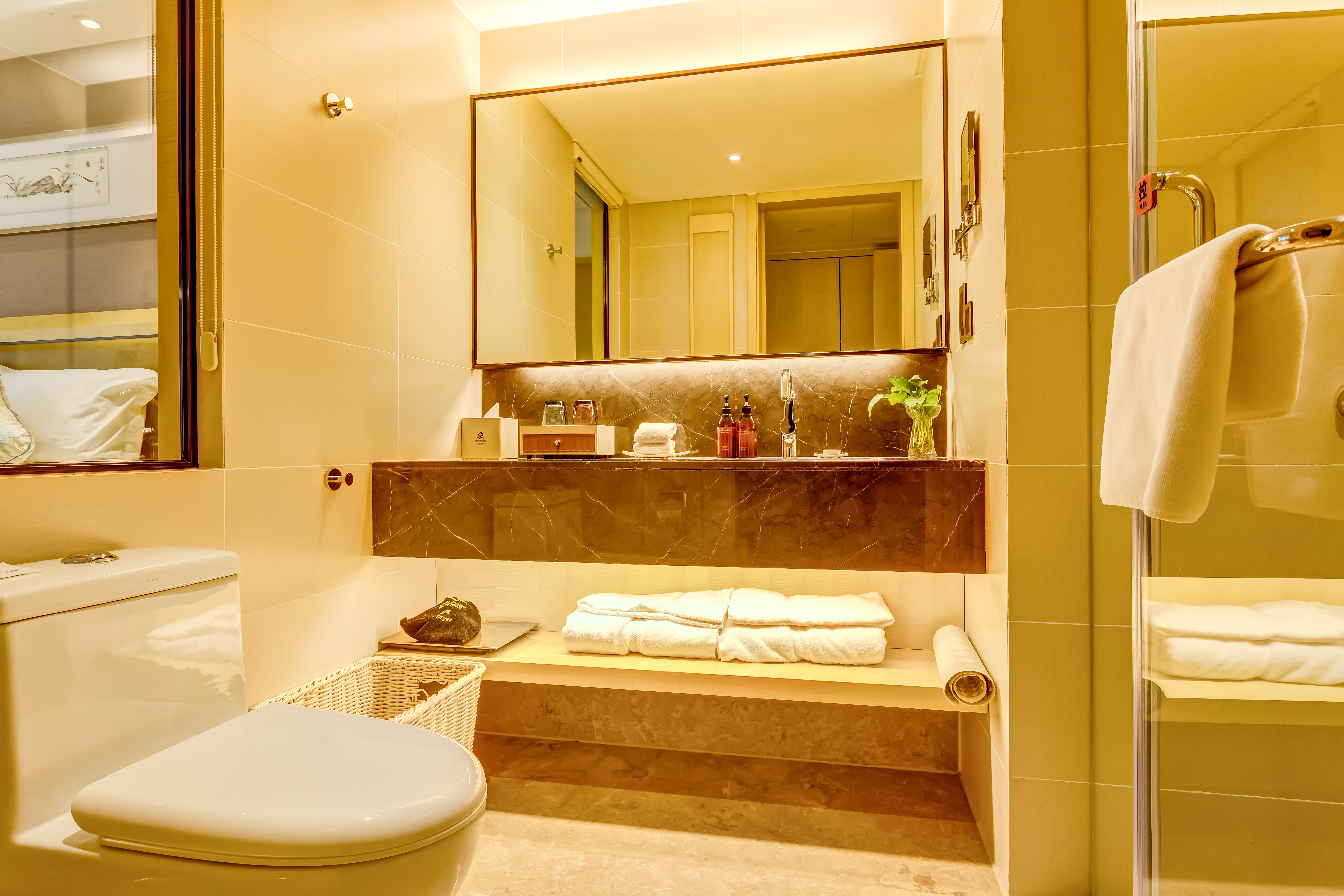 舒雅·城景大床房（休闲沙发+办公桌）