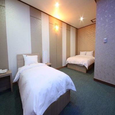 Royal Suite (for 3, 1 Double Bed&1 Single Bed)