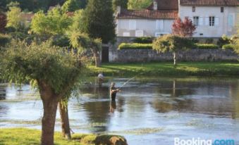 Hostellerie les Griffons - Housity